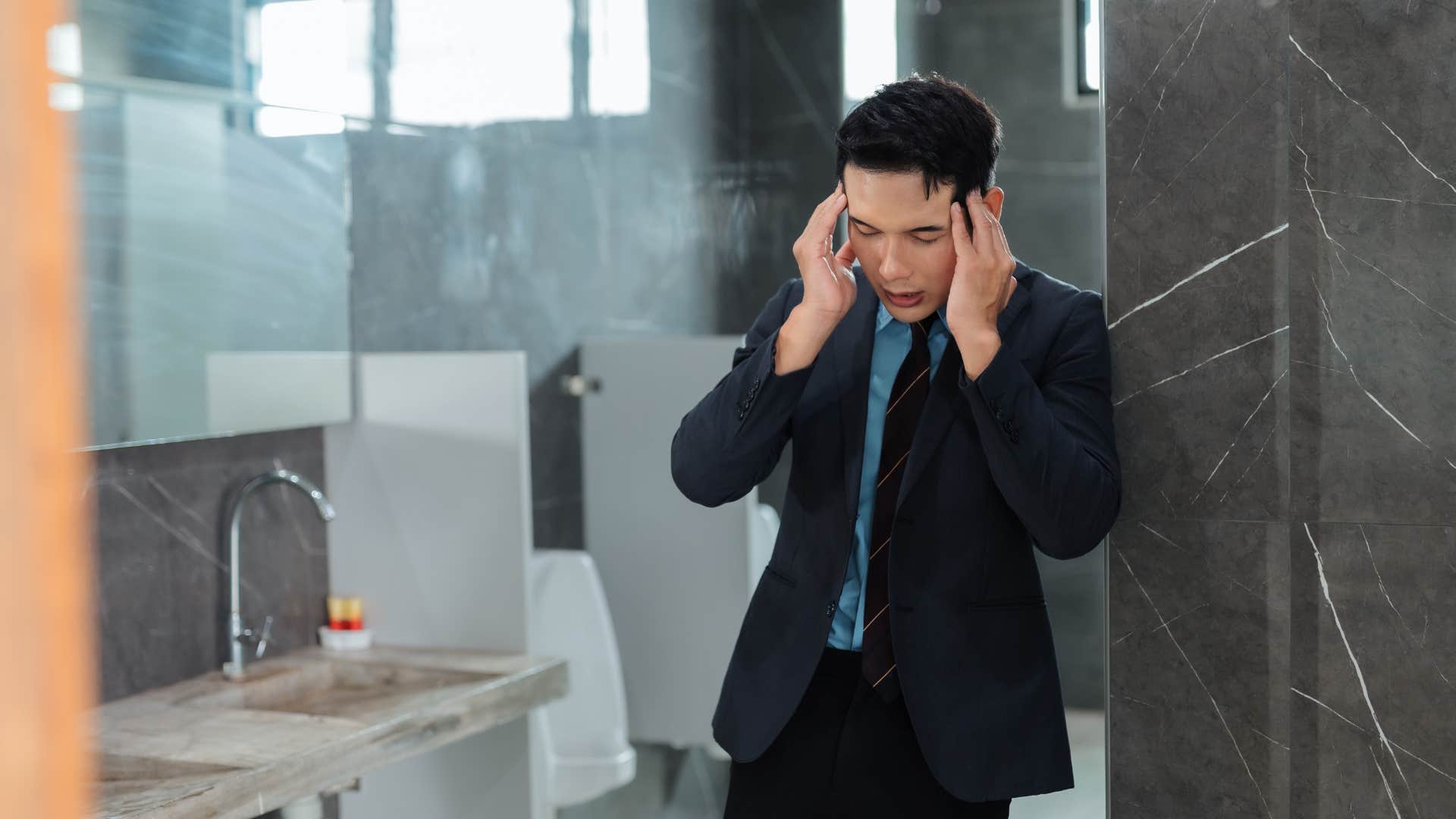 man grossed out after seeing mold in shower at friend's home