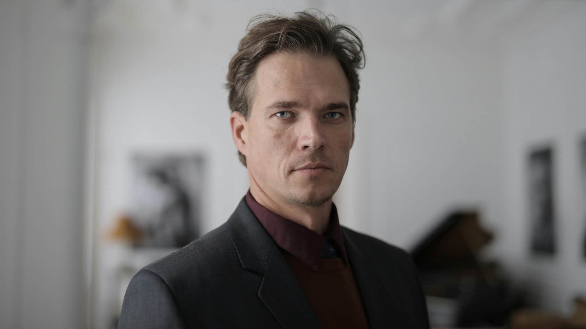 man who is afraid of commitment