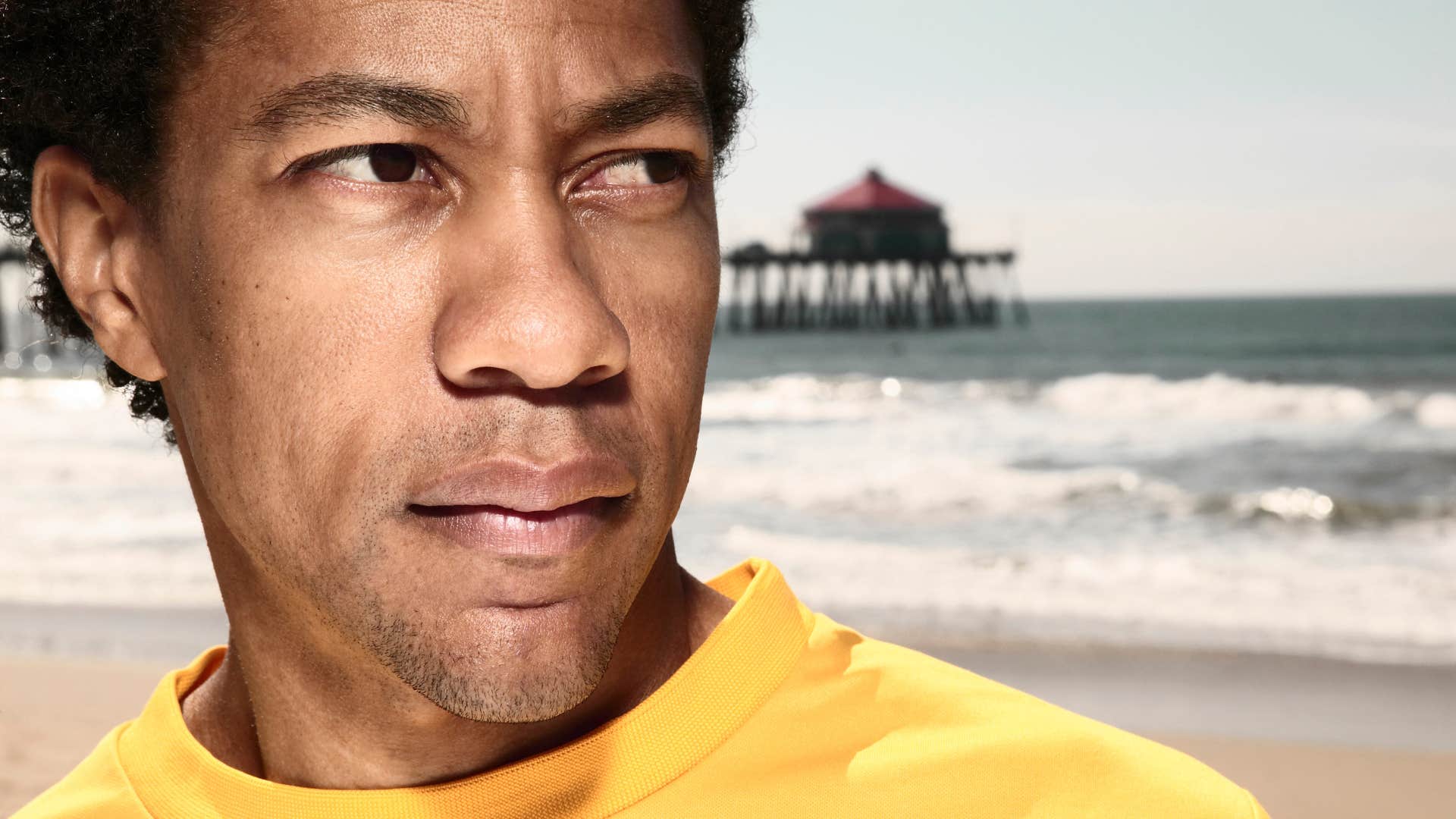 man who doesn't get close to anyone