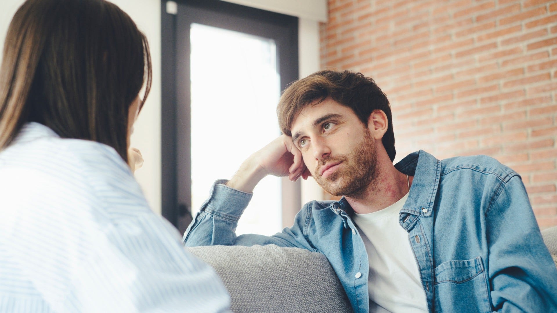 man getting easily attached to woman who pauses instead of over-explaining