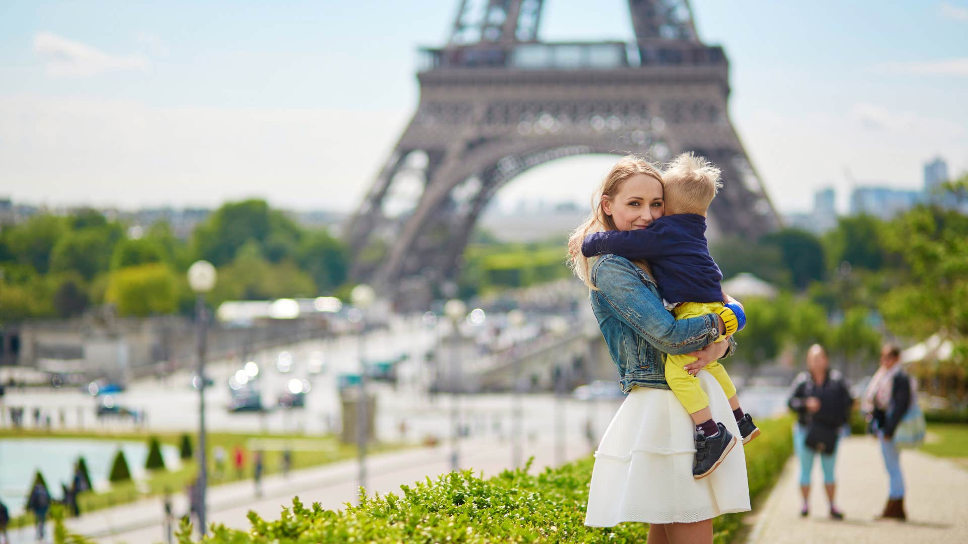spontaneous blonde woman with her kid