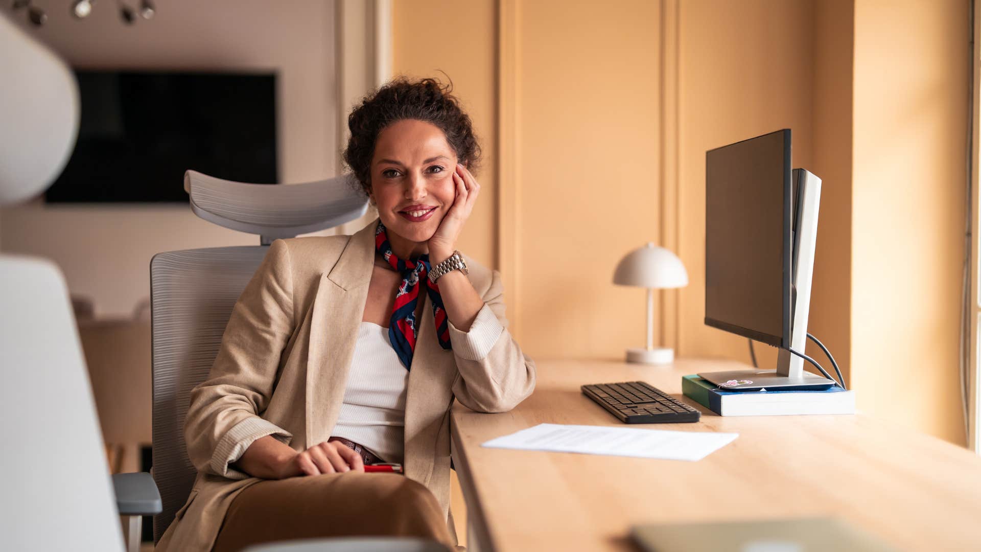 Focused person quiets mind for conversation
