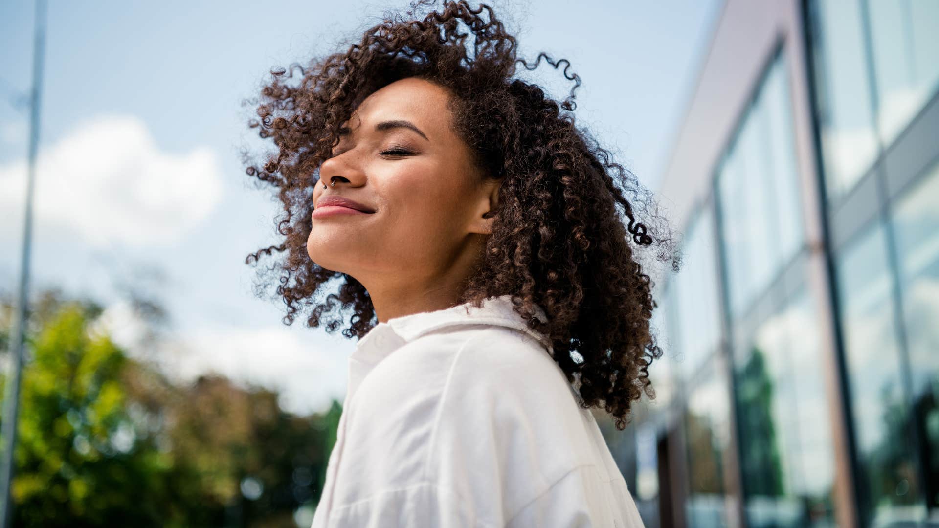 woman who doesn't try to impress anyone saying i'm good either way