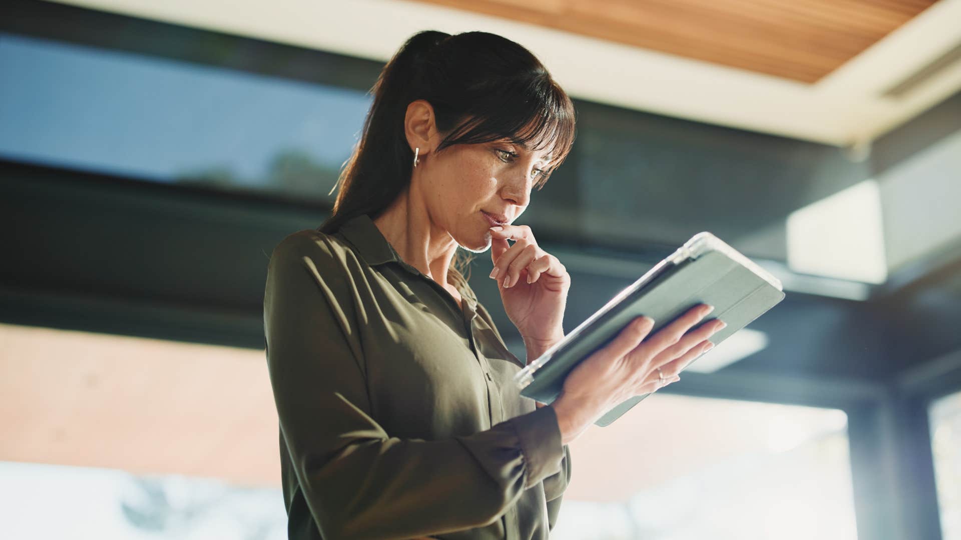 woman on ipad being orderly as she organizes her schedule