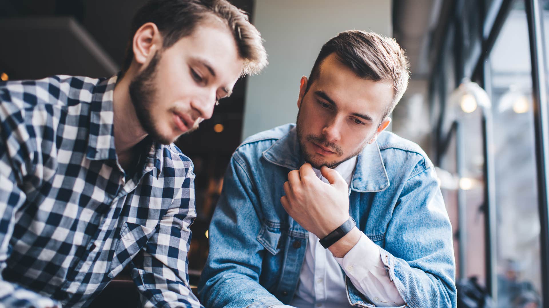 man talking to friend telling him i'm so bad at texting