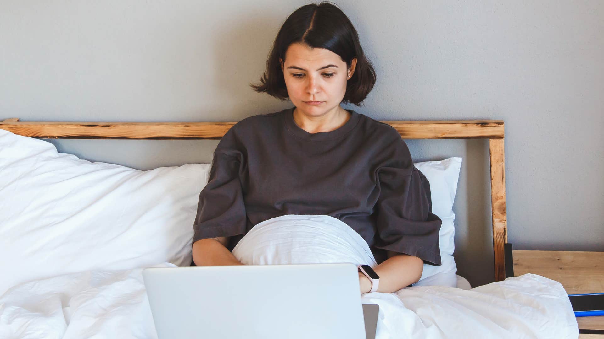 woman working on her laptop struggling to transition to rest