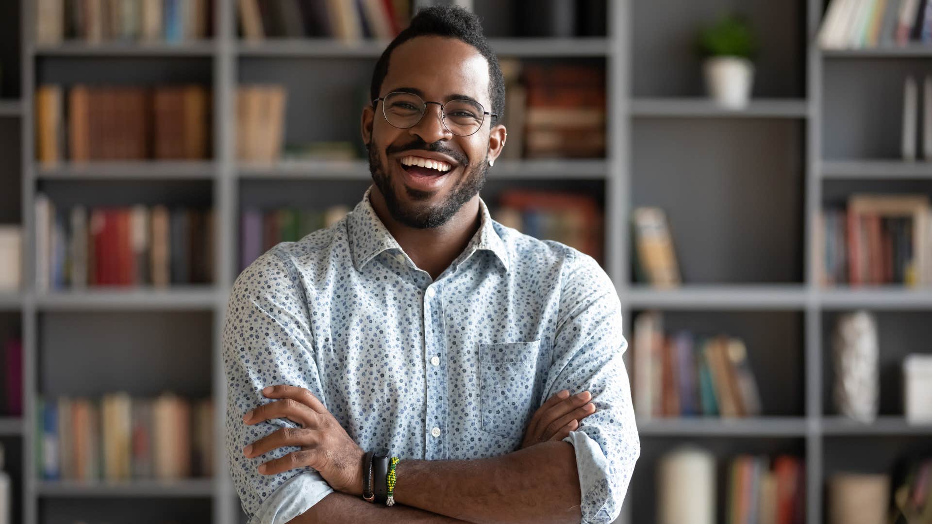 internally secure man not feeling the need to seek attention