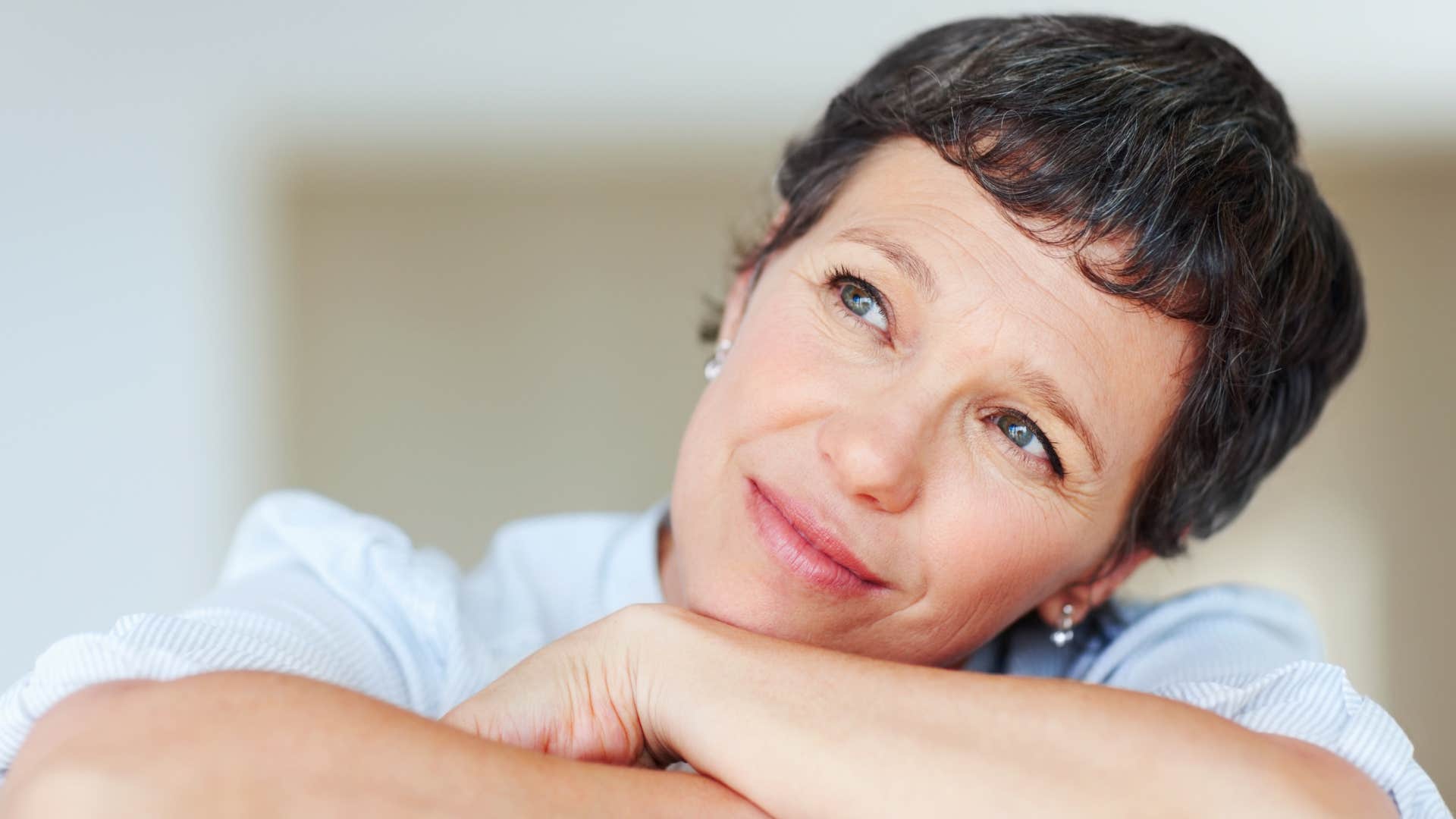 woman who gets bored around large groups of people daydreaming in her rich internal world