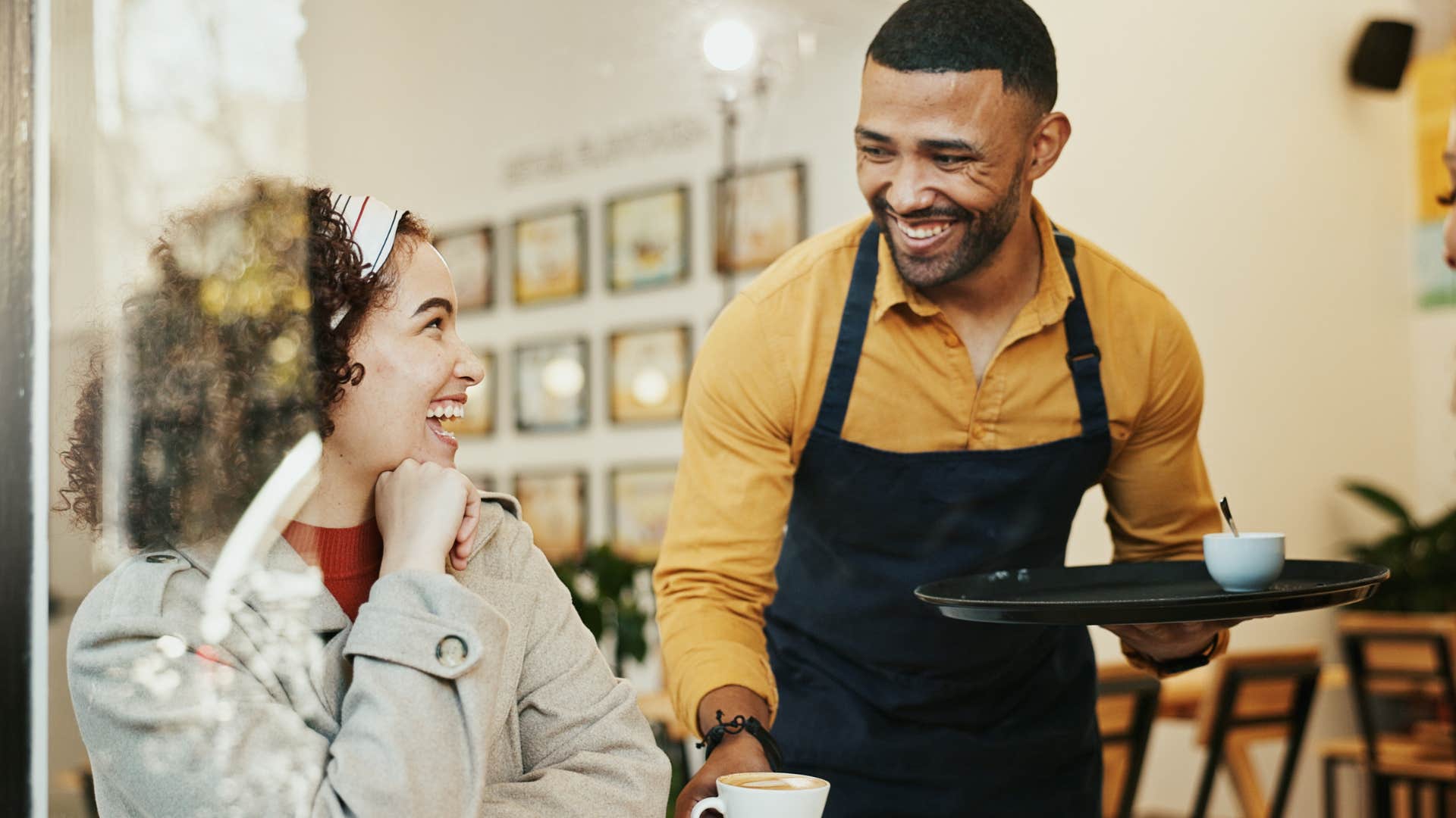 highly agreeable woman talking to a barista