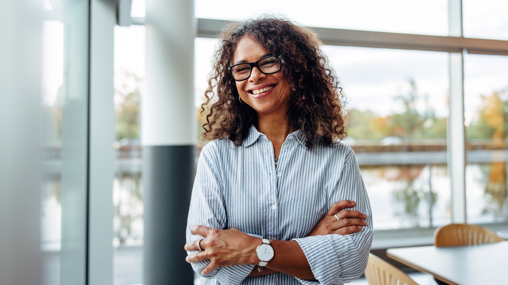 woman who lets her phone ring and doesn't confuse urgency with importance