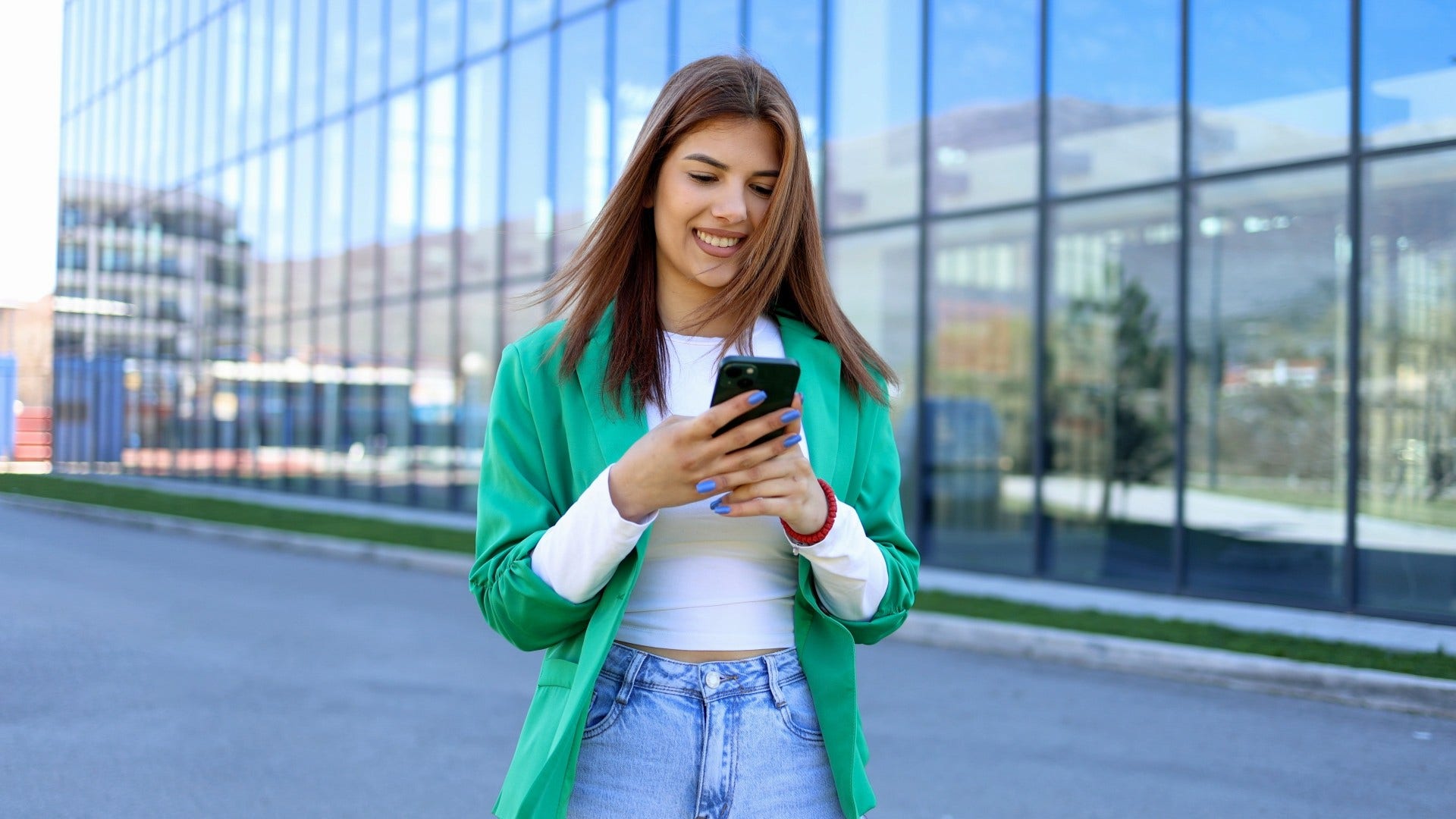 woman who lets phone ring and prefers written communication