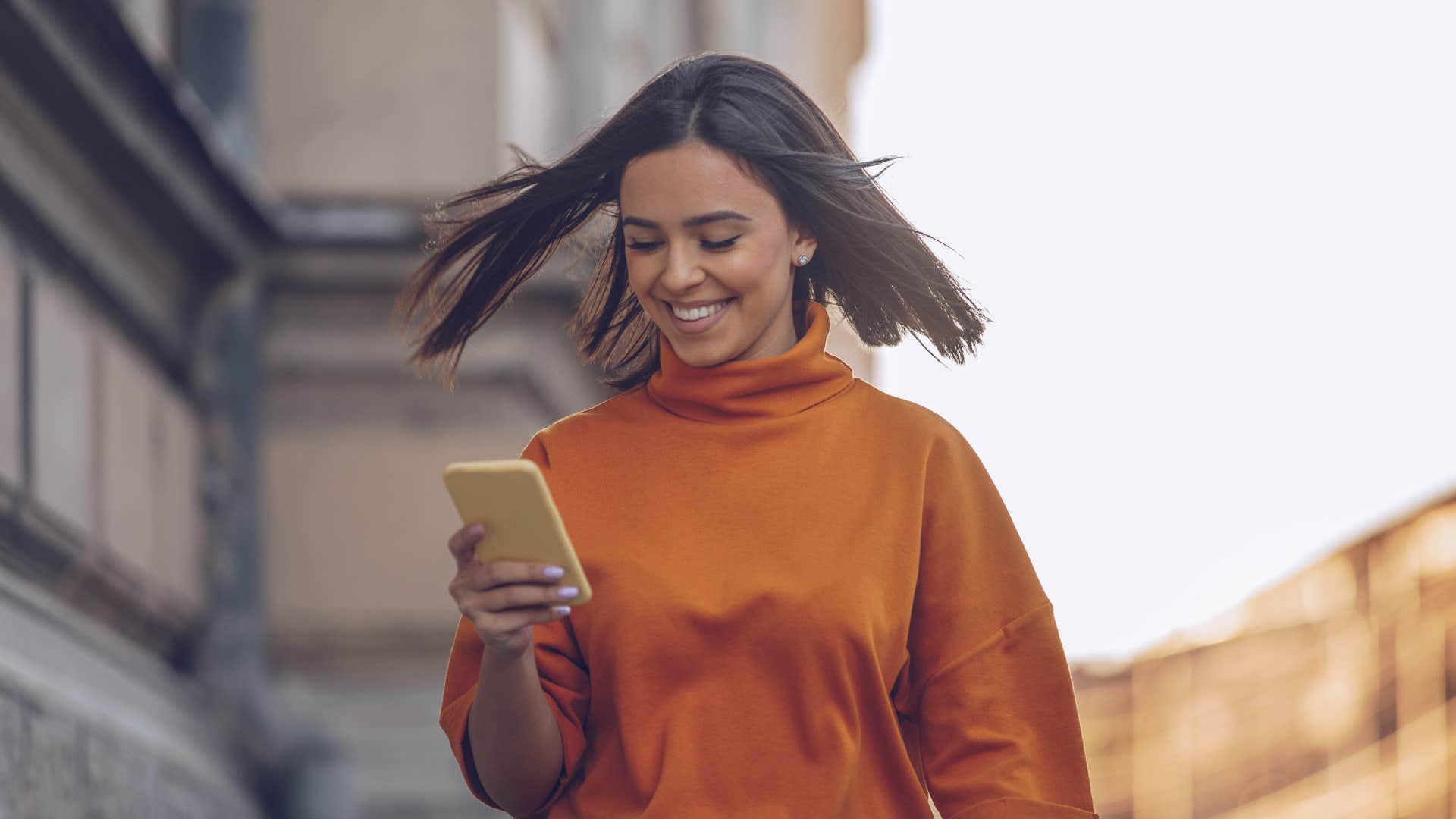 people who never post their personal life online usually share these sneaky habits they can be judgmental of what people post