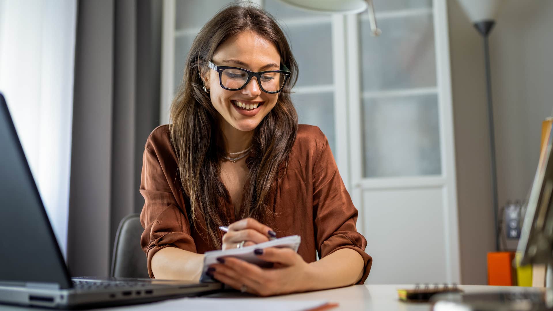 woman who organizes in her own unique way in her home office