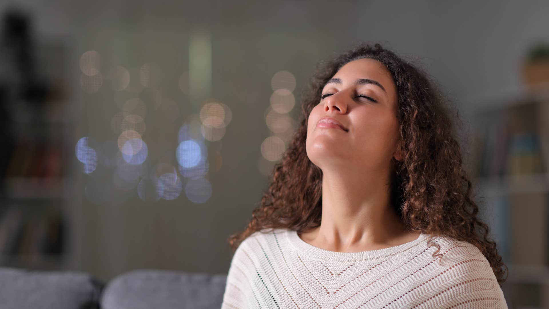 people who prefer being alone at night often share these personality traits they listen to their thoughts