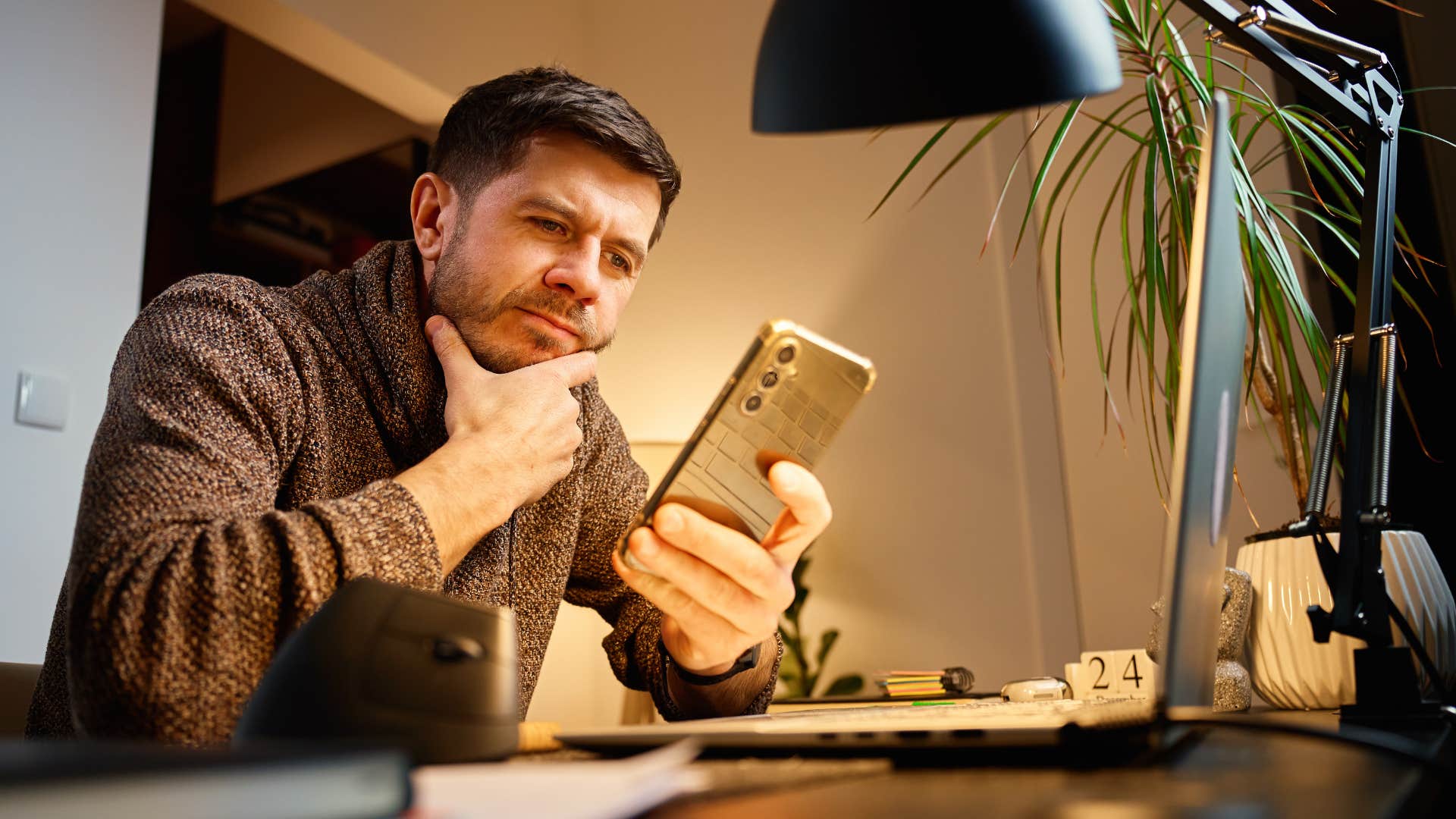 man with fomo taking a screenshot he'll never look at again