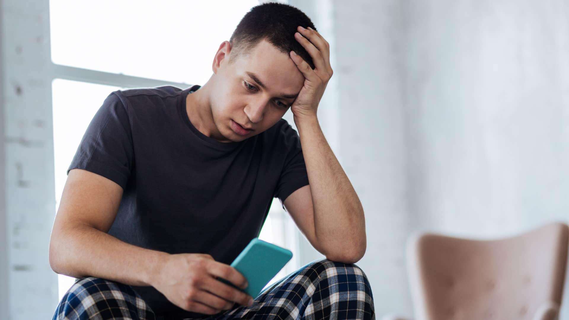 man who yearns for belonging taking a screenshot he'll never lookat again