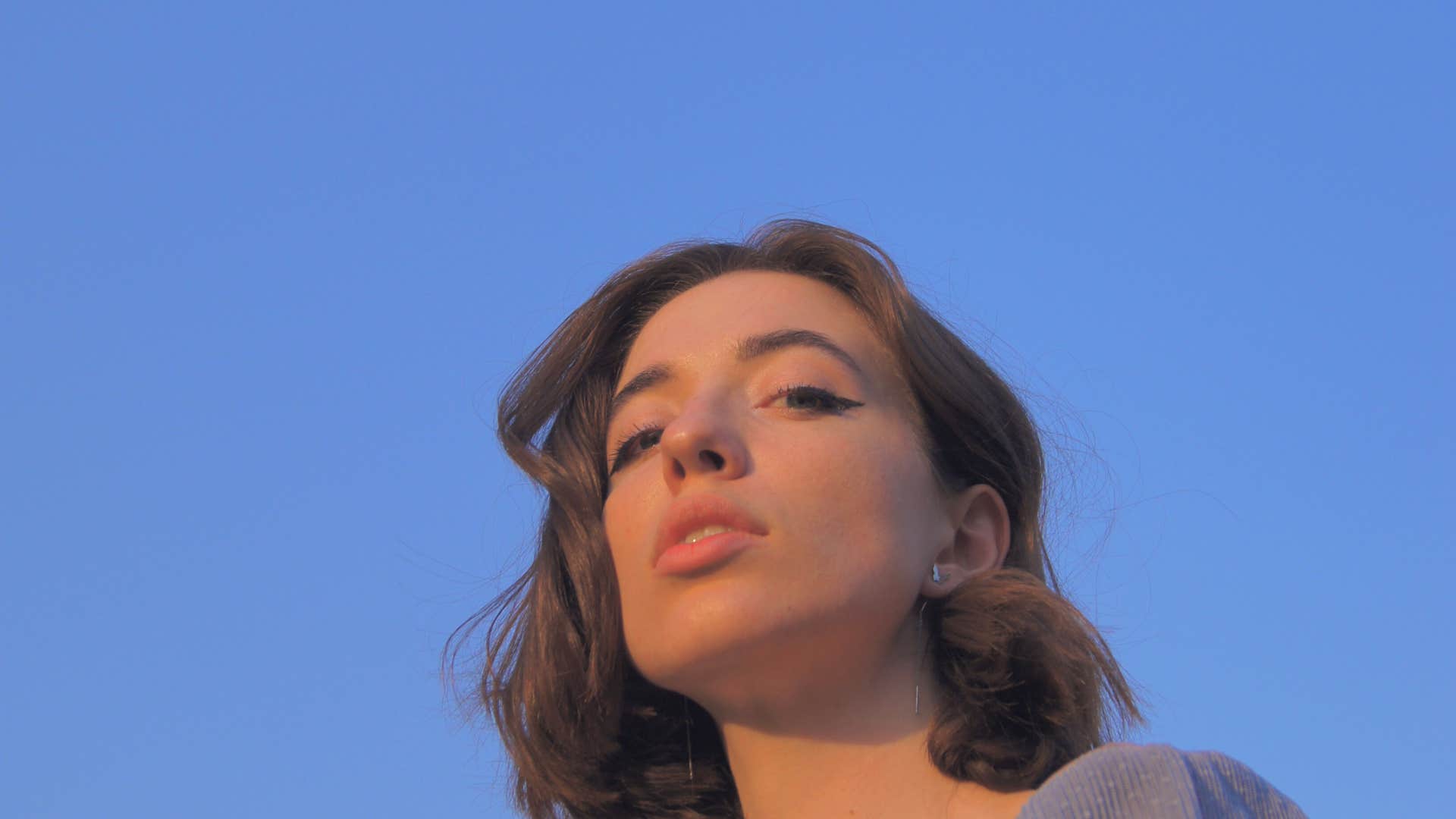 people with blue eyes have distinct personality traits that normal eyed people dont have they are intelligent