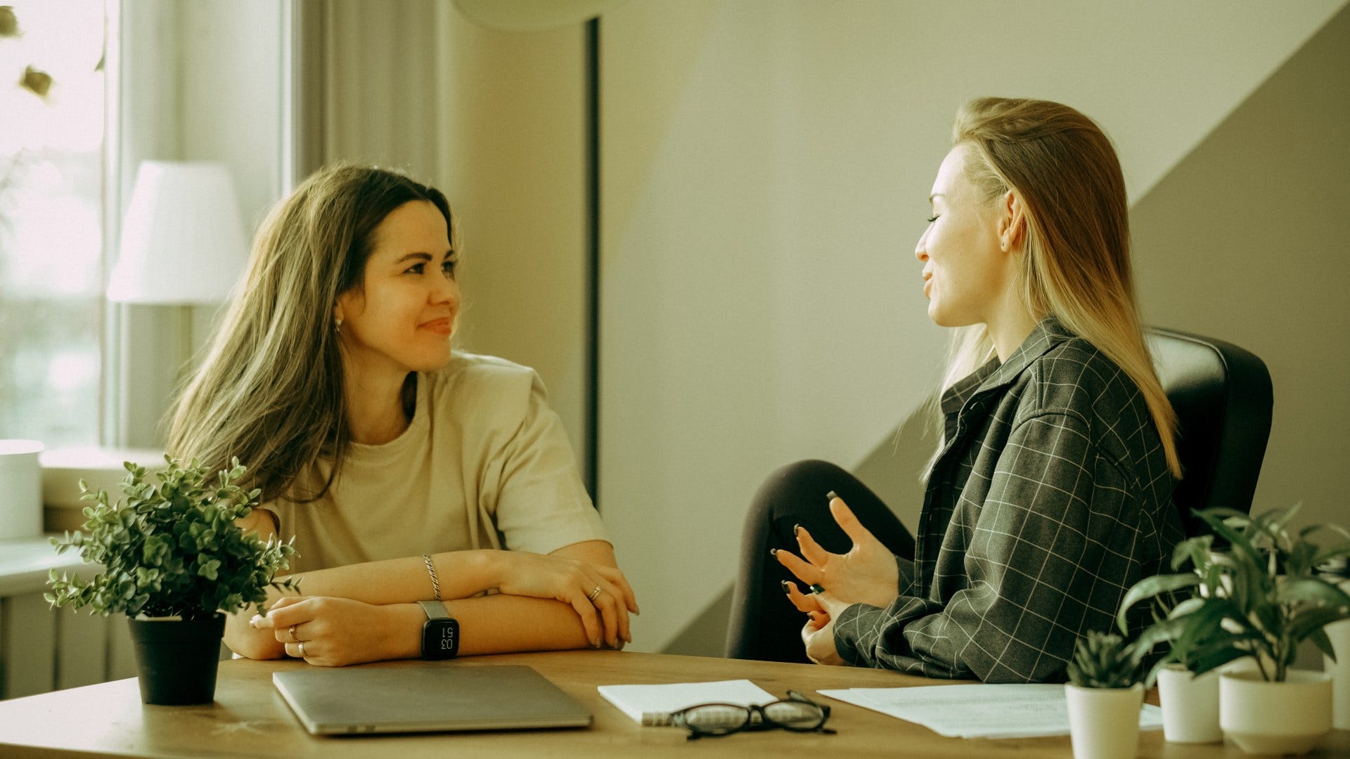 woman with lots of acquaintances who feels awkward asking for emotional support