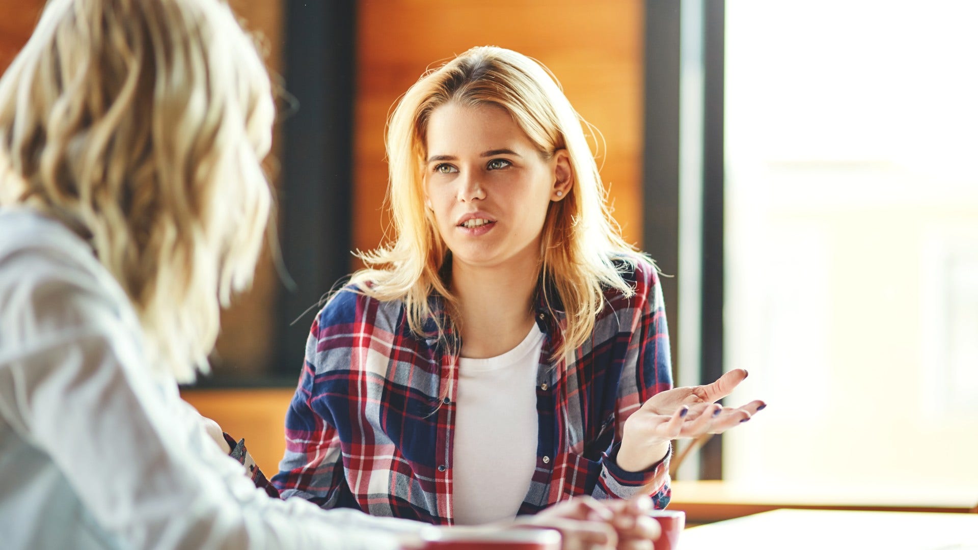 woman with lots of acquaintances is used to being liked not known