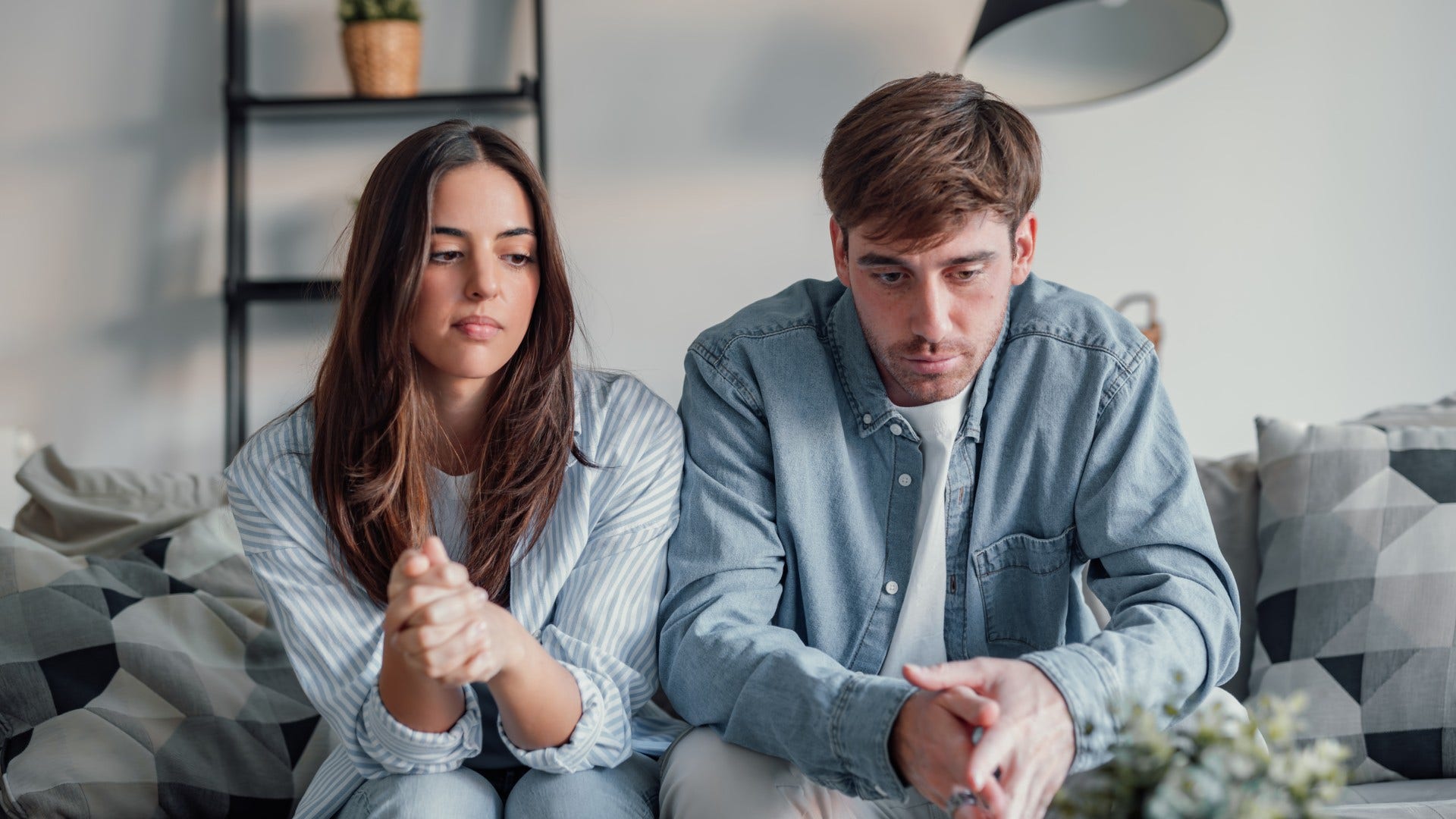 man who is an emotional manipulator using the silent treatment