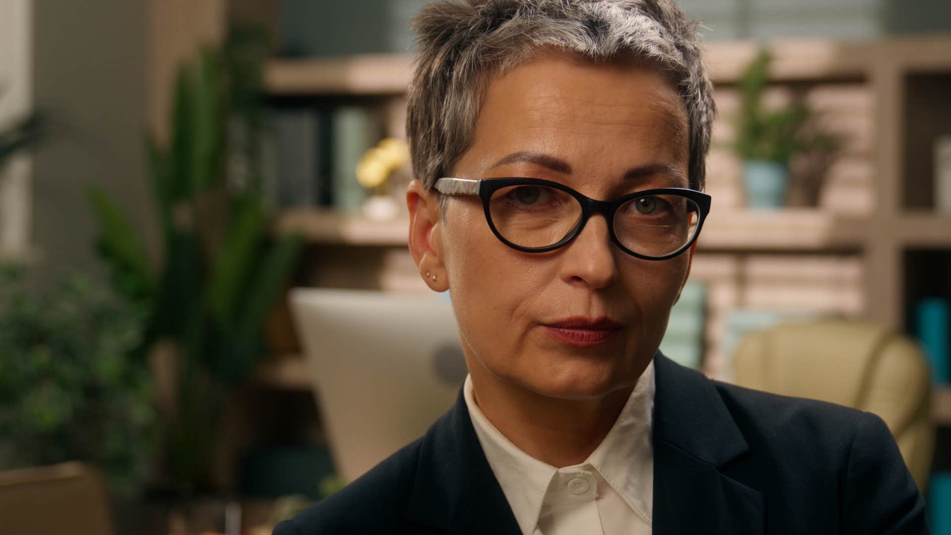 rude southern woman saying she's somethin about a co-worker