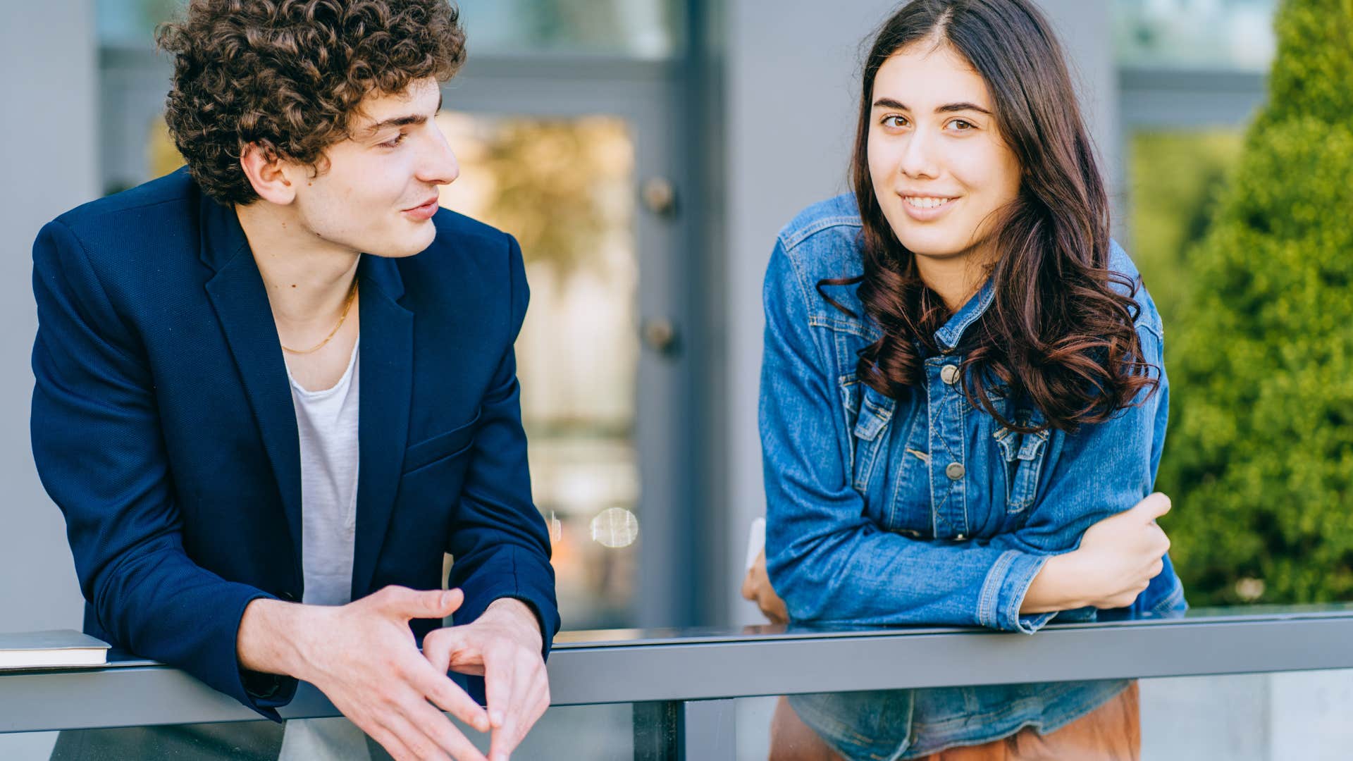 woman acting awkward around a man because she thinks he's beautiful
