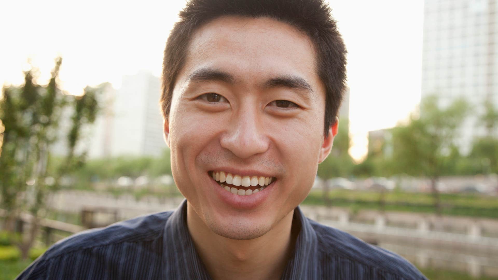 signs of a man who loves attention more than commitment he hates relationship labels