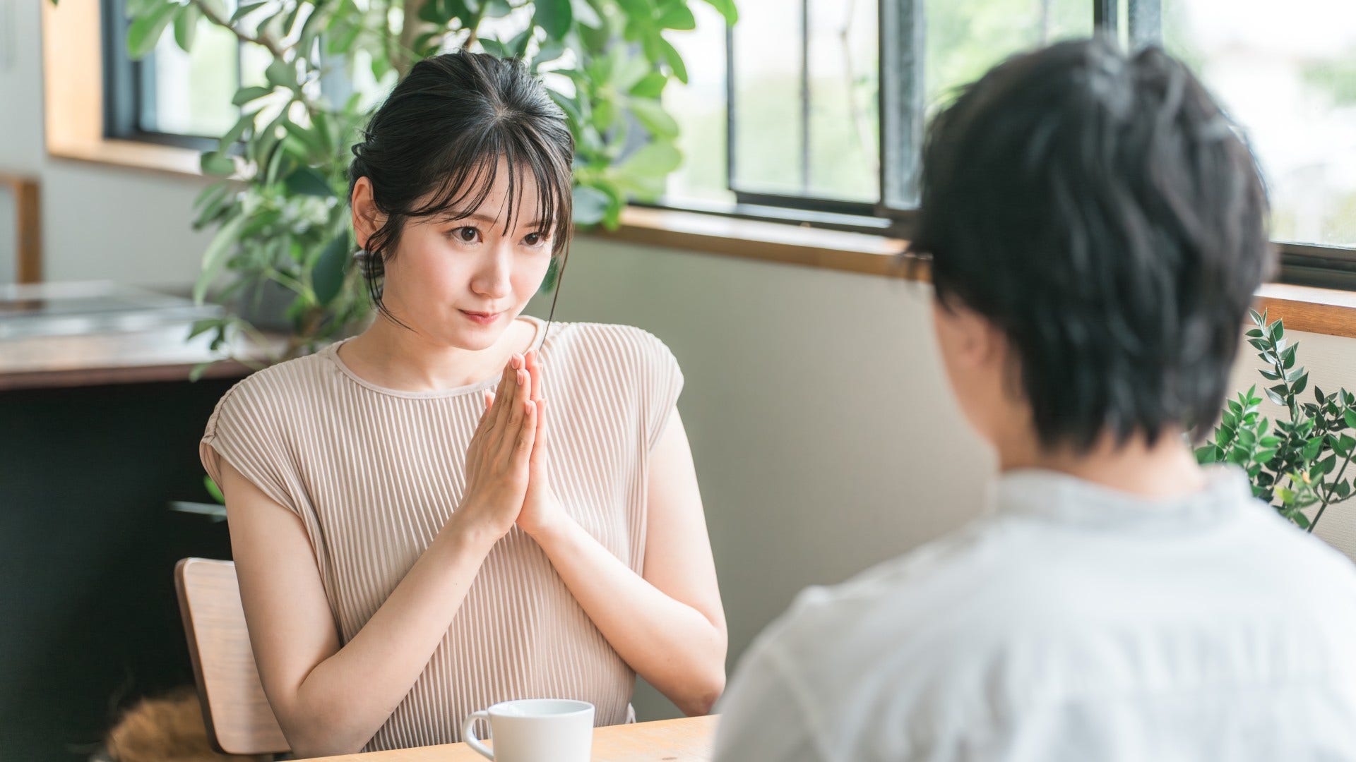 woman who apologizes when she is wrong as a sign she knows her worth