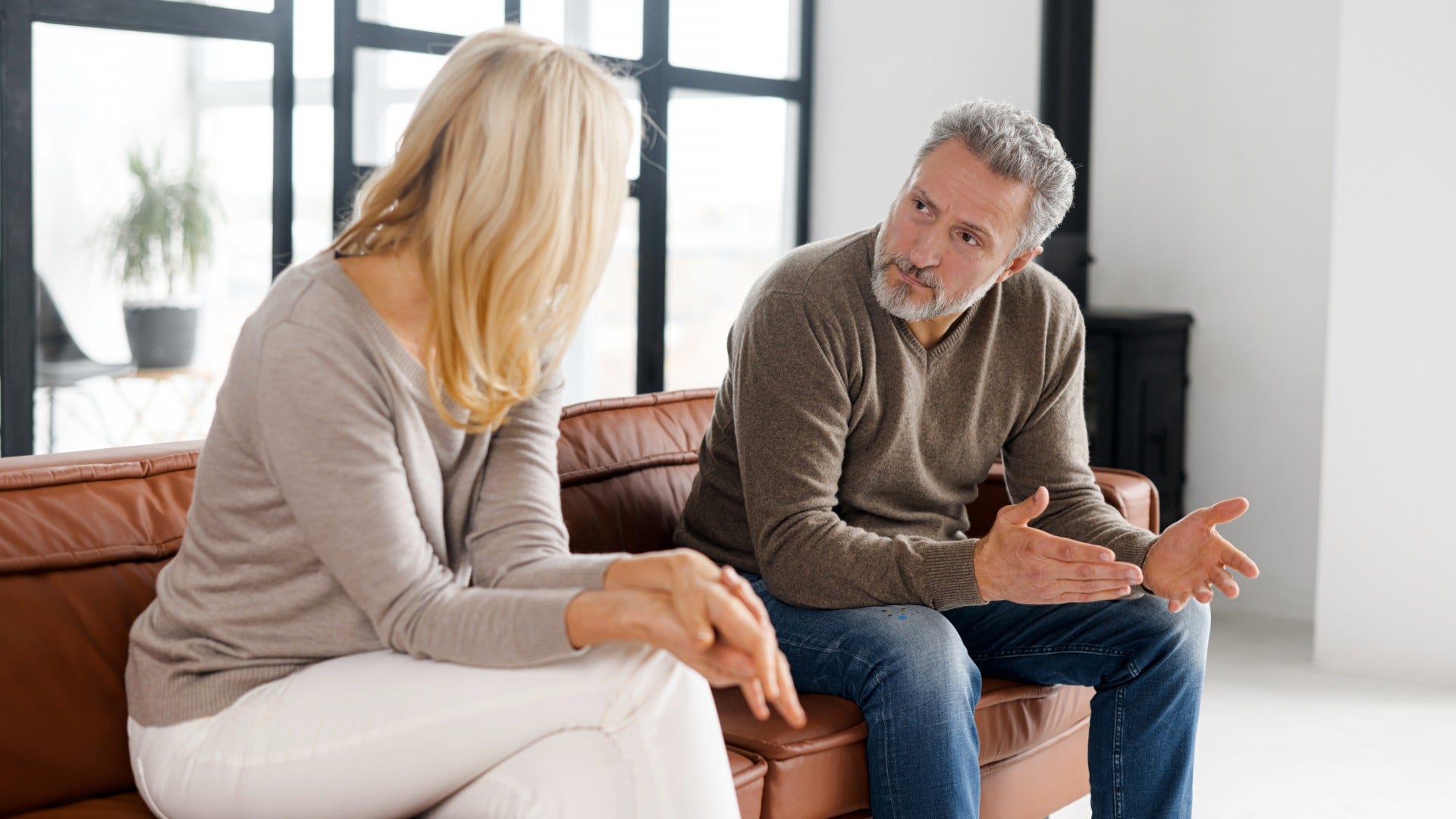 man with a lack of appreciation for woman as a sign of respect fading in a relationship