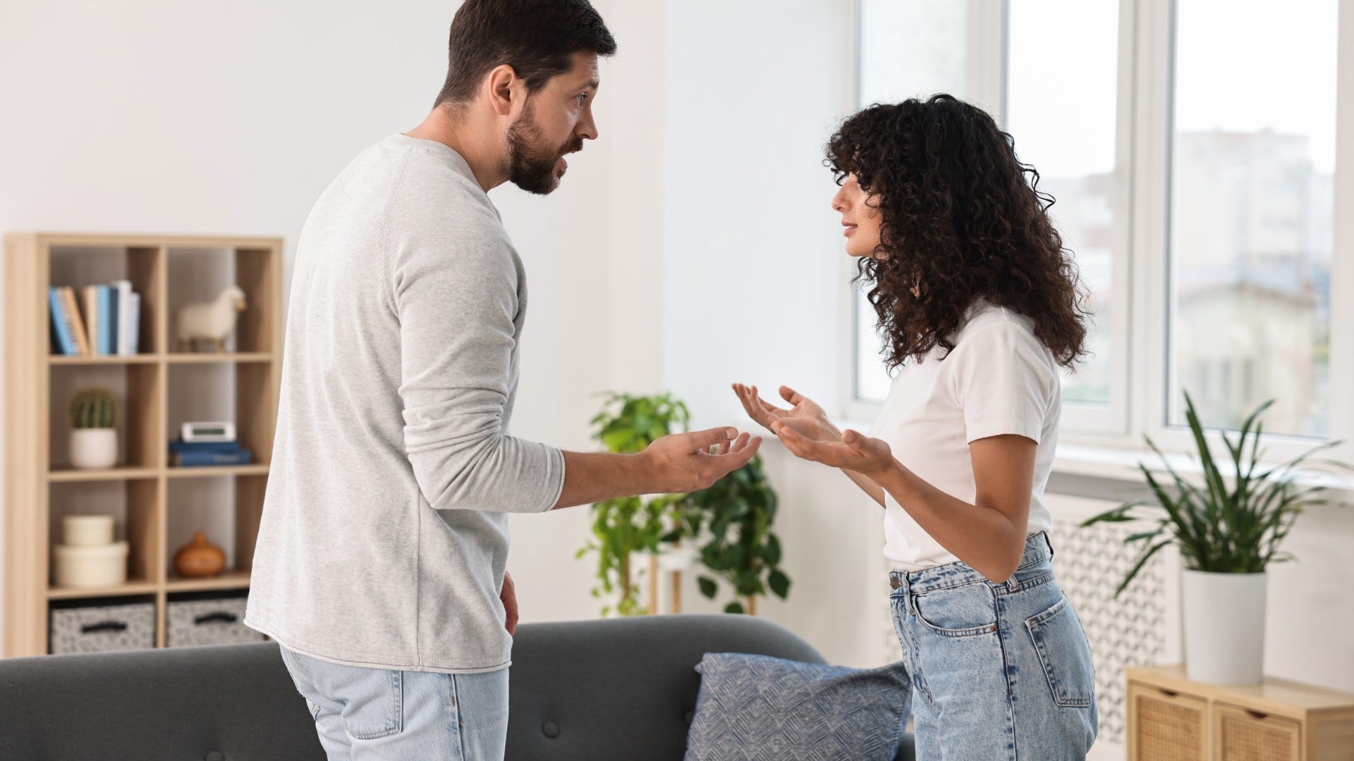 man who is testing woman by contradicting her on minor points