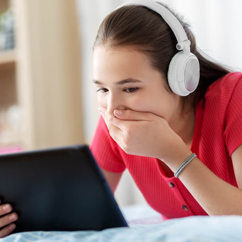 teen embarrassed by pictures her parents posted without consent