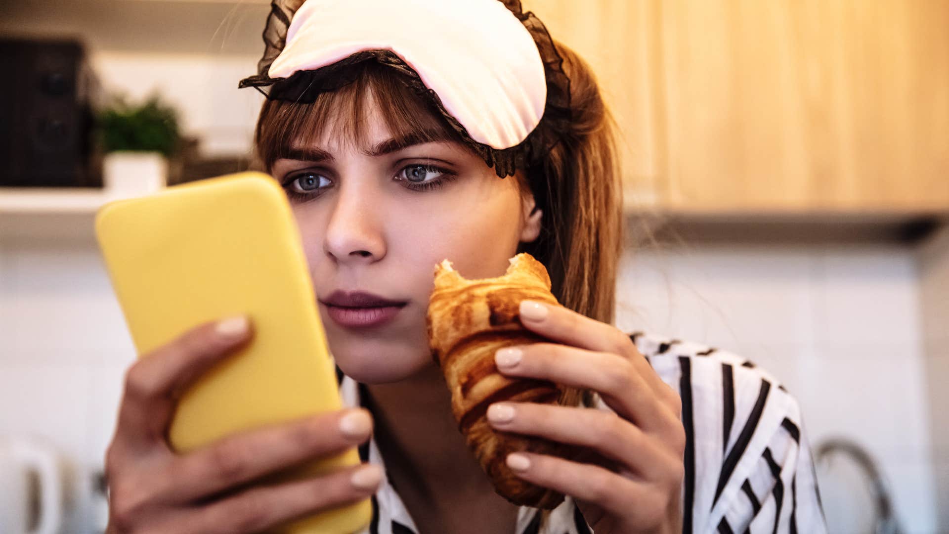 a person busy group chats makes a highly introverted person fly into a rage