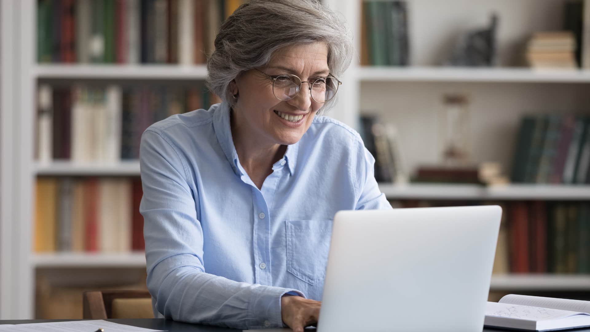 smiling woman working on email using random line breaks