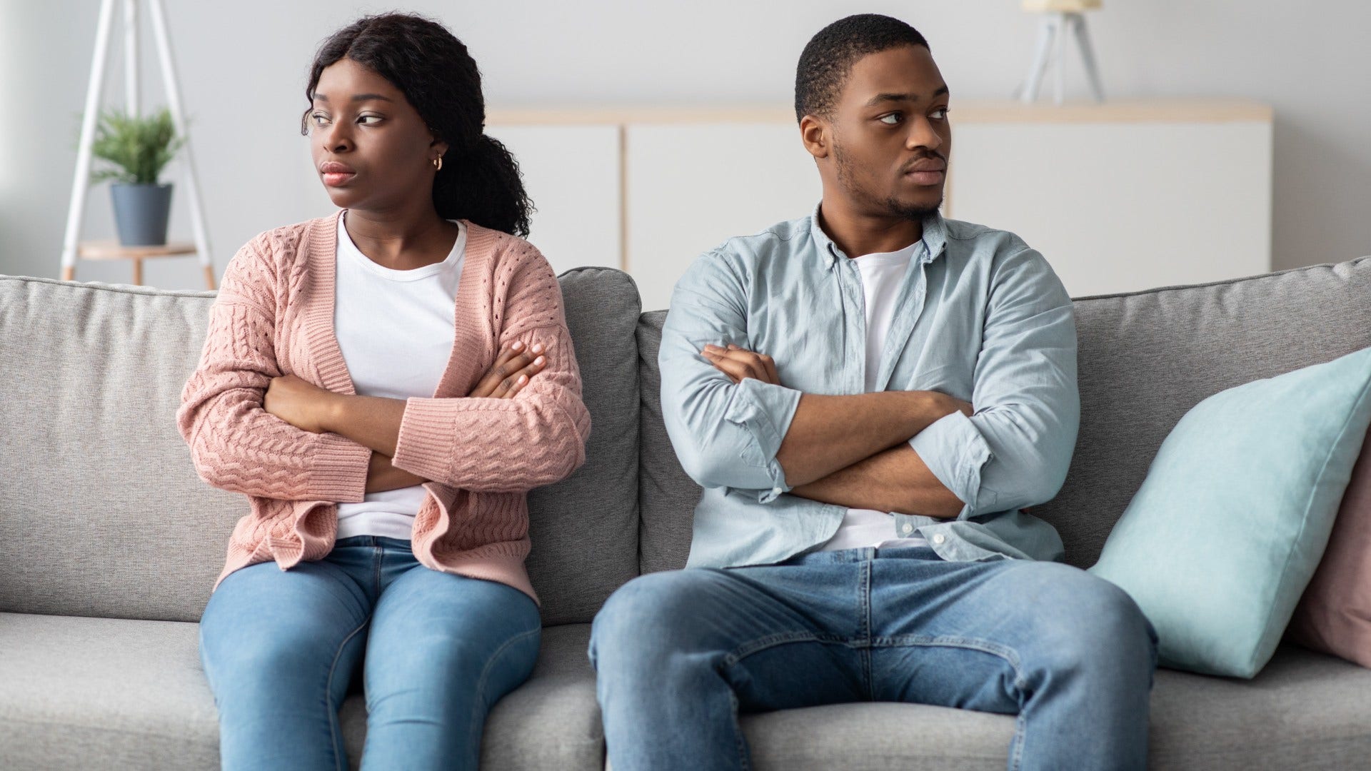 woman who loves man who learned to keep secrets carrying more emotional transparency