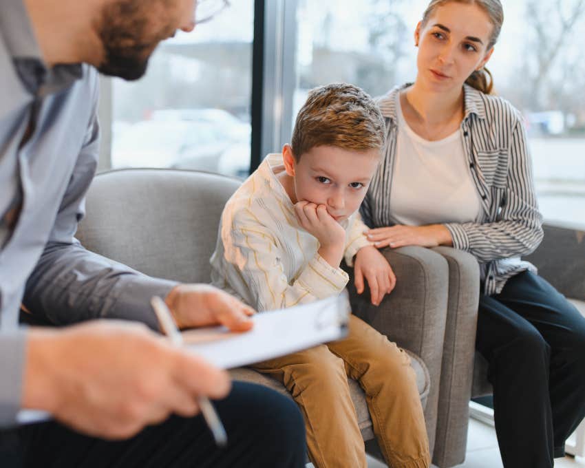 child in the middle of divorcing parents