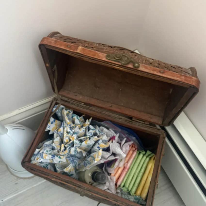 photo shared on reddit woman asks boyfriends reaction period products cause concern