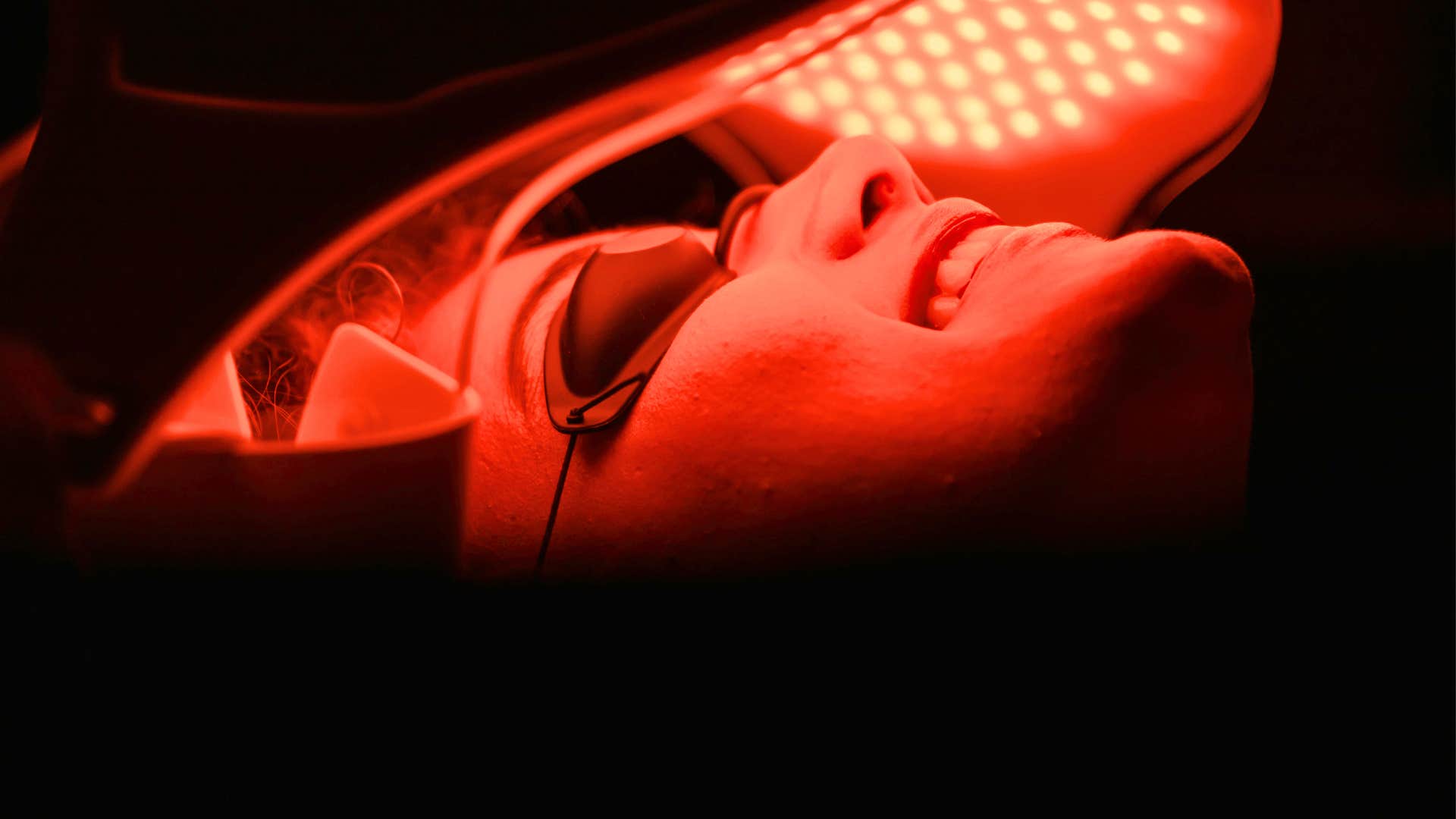 woman with great skin use RLT to get results without pain