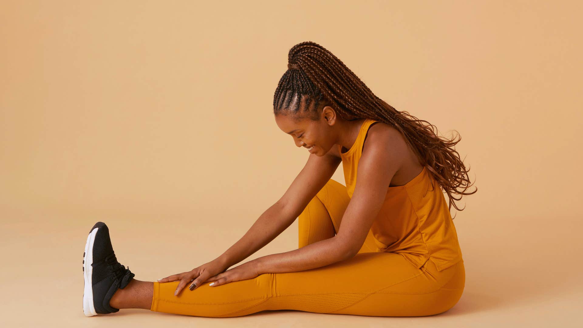 woman with great skin use RLT to improve joint health