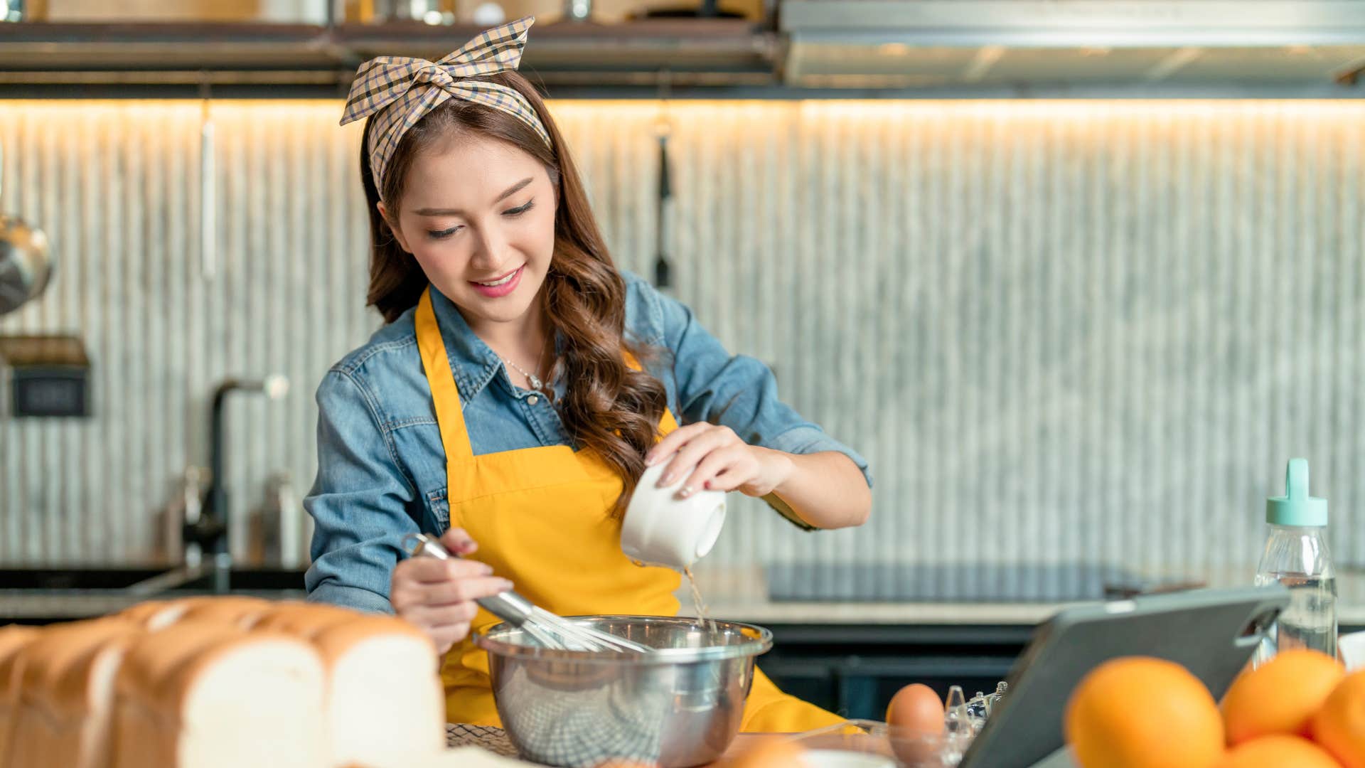 woman who married a blue-collar worker staying off her phone