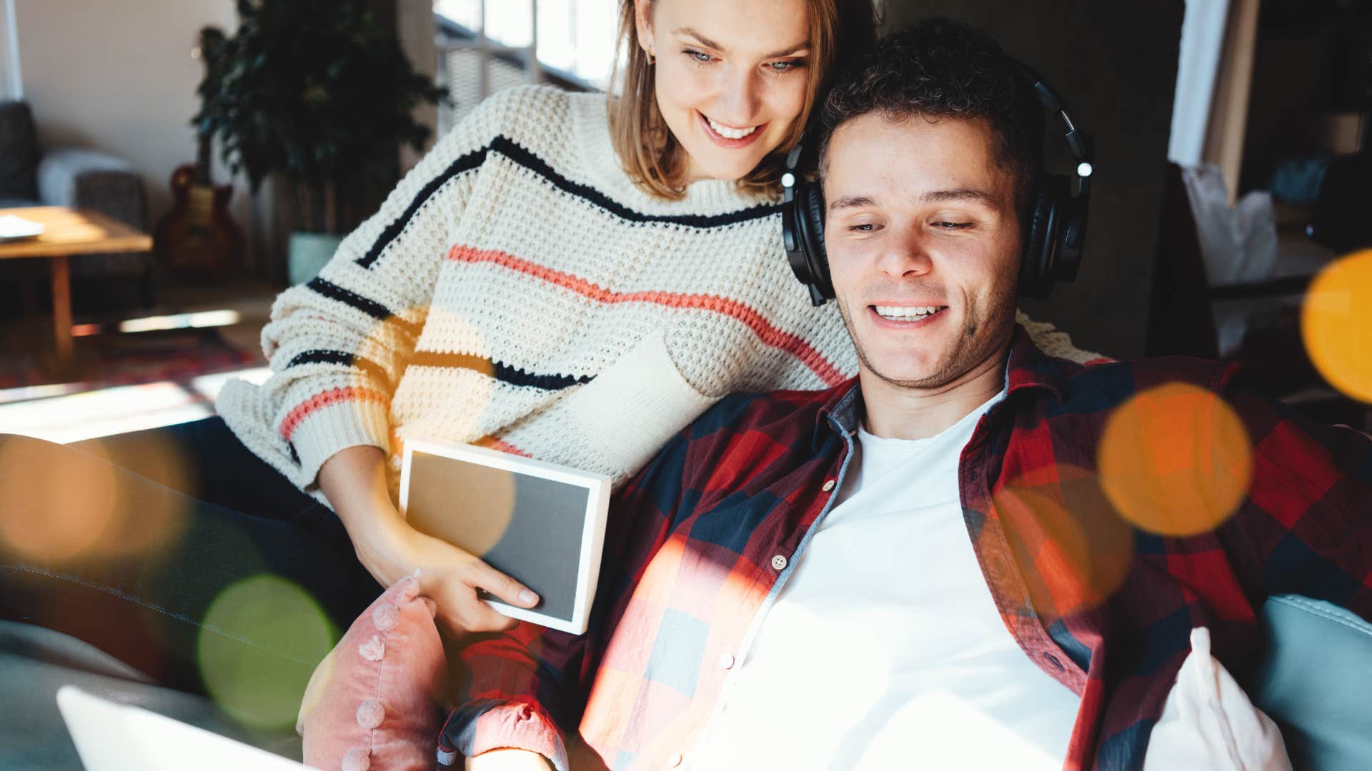 women who fall in love too quickly too often usually have these quiet habits they need reassurance 