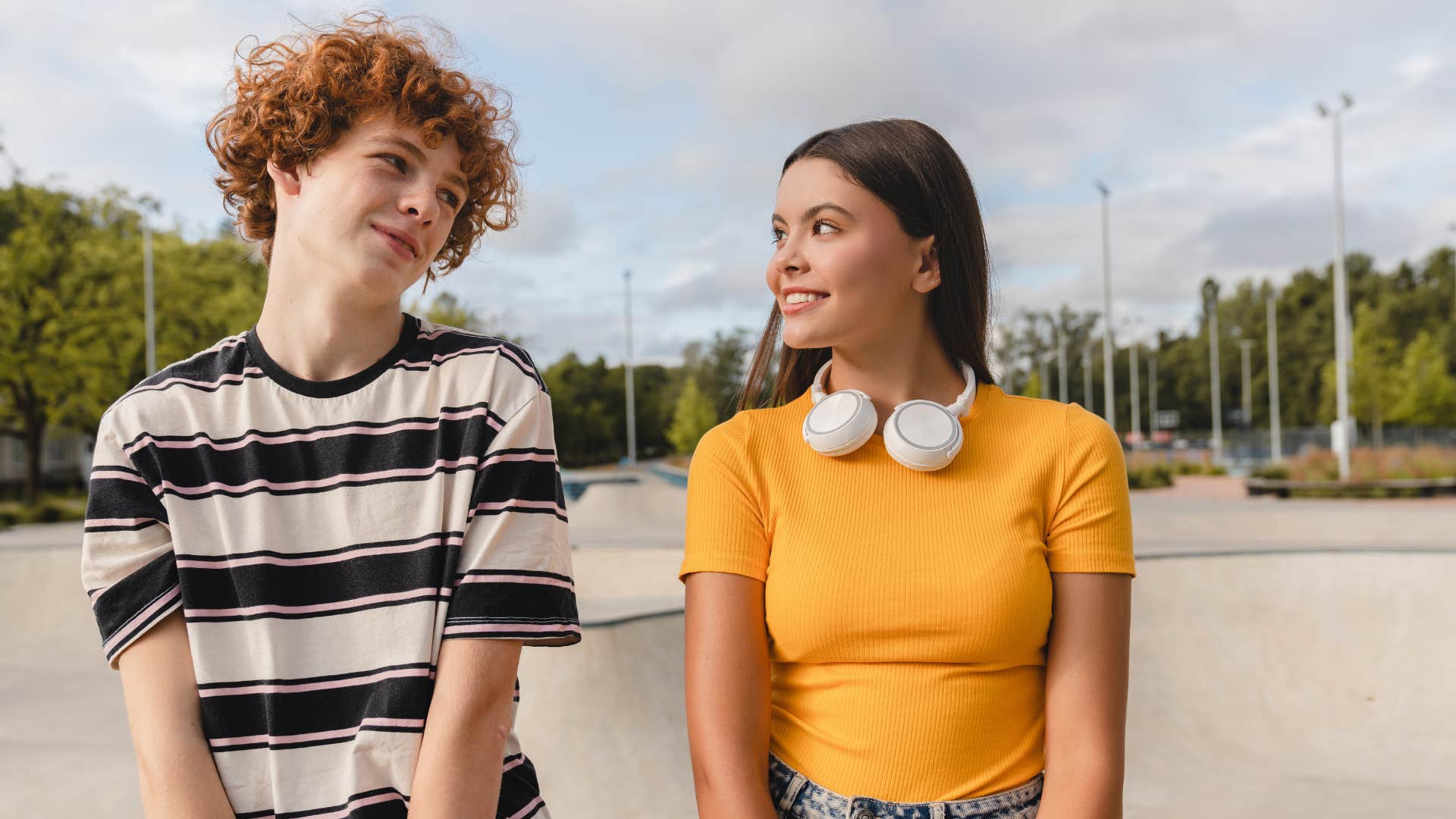 Flirty guy pays attention to unsure woman showing unlikable trait