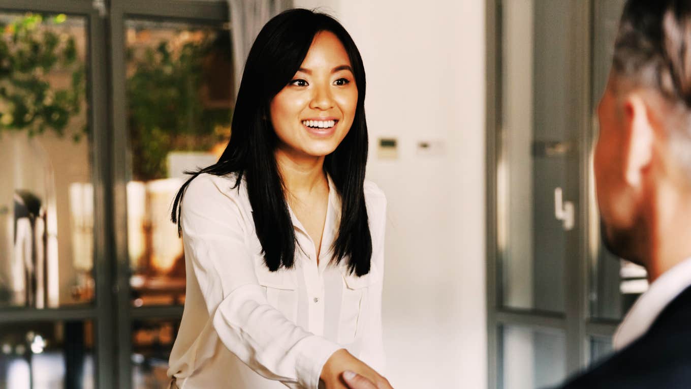 People Who Nail Job Interviews Even When They’re Super Nervous Usually Do These 7 Things, Says Career Coach