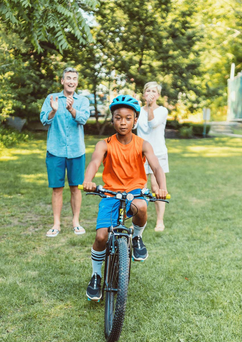 encouraging parents allowing their child to try things without fear