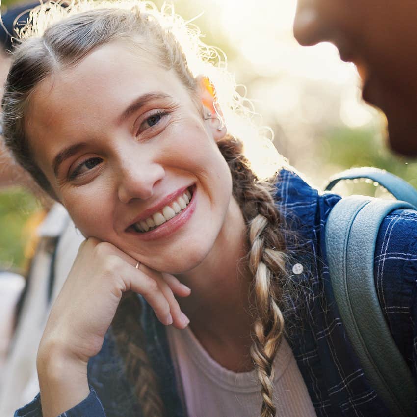 intrinsically calm and grounded woman smiling at a stranger