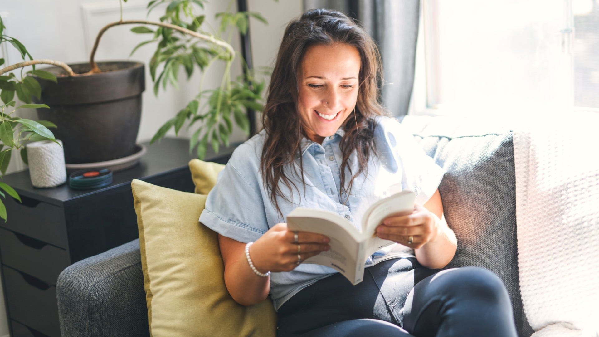 woman whose parents let her figure things out on her own as she is comfortable learning things on her own
