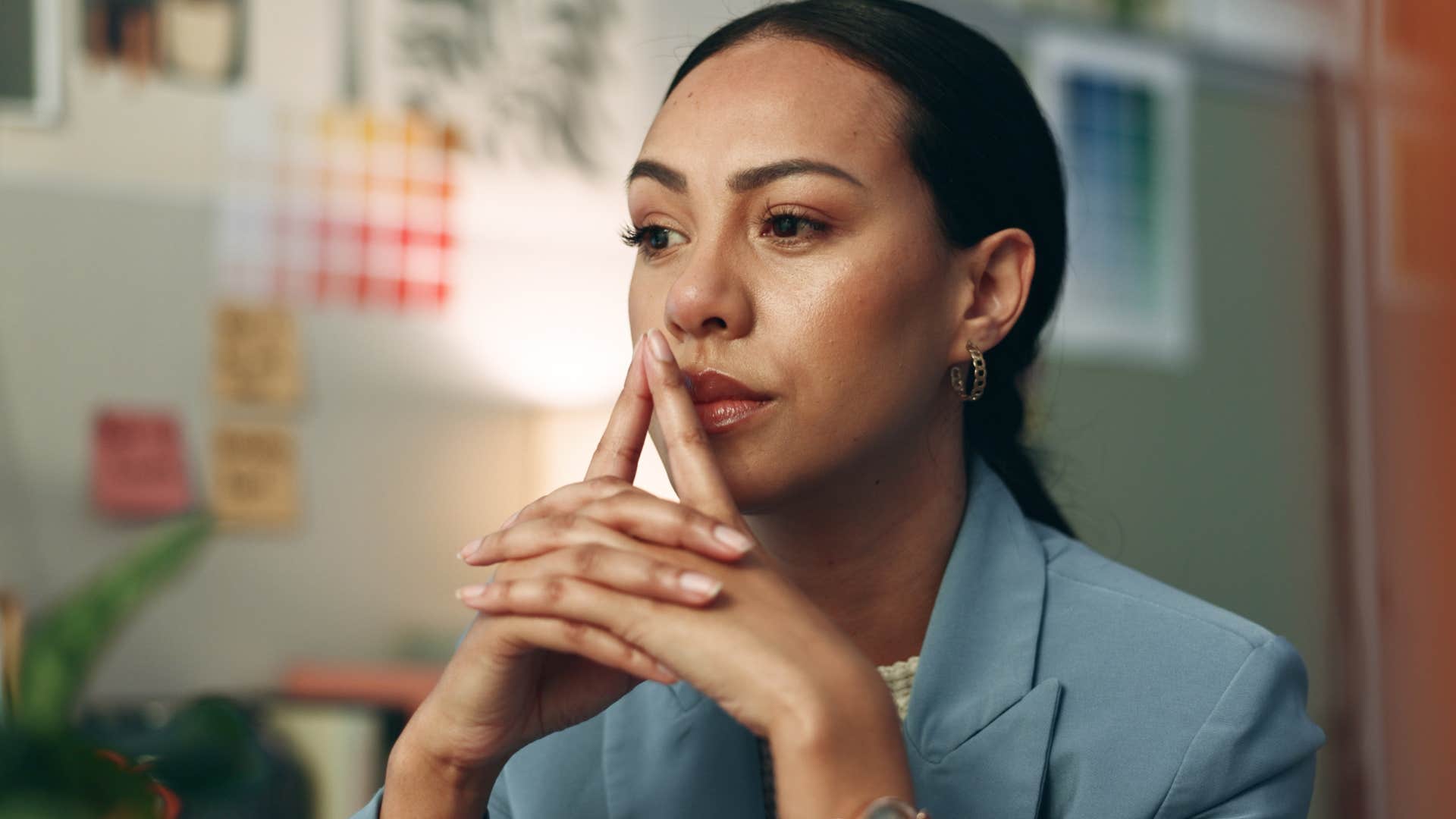 Woman who concentrates on things deeply at work.