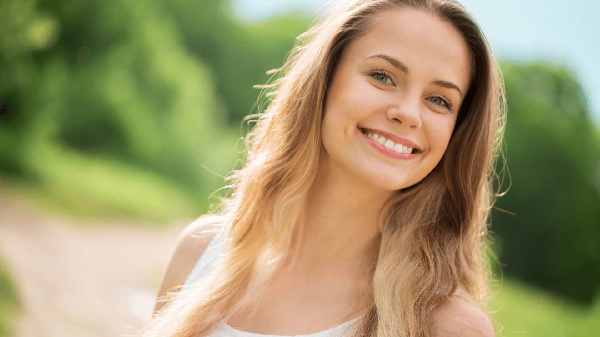 successful woman who has a habit of viewing setbacks as motivation