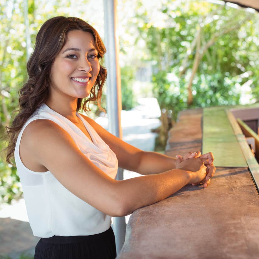 woman at a bar not obligated to spend time with guy because he bought her a drink