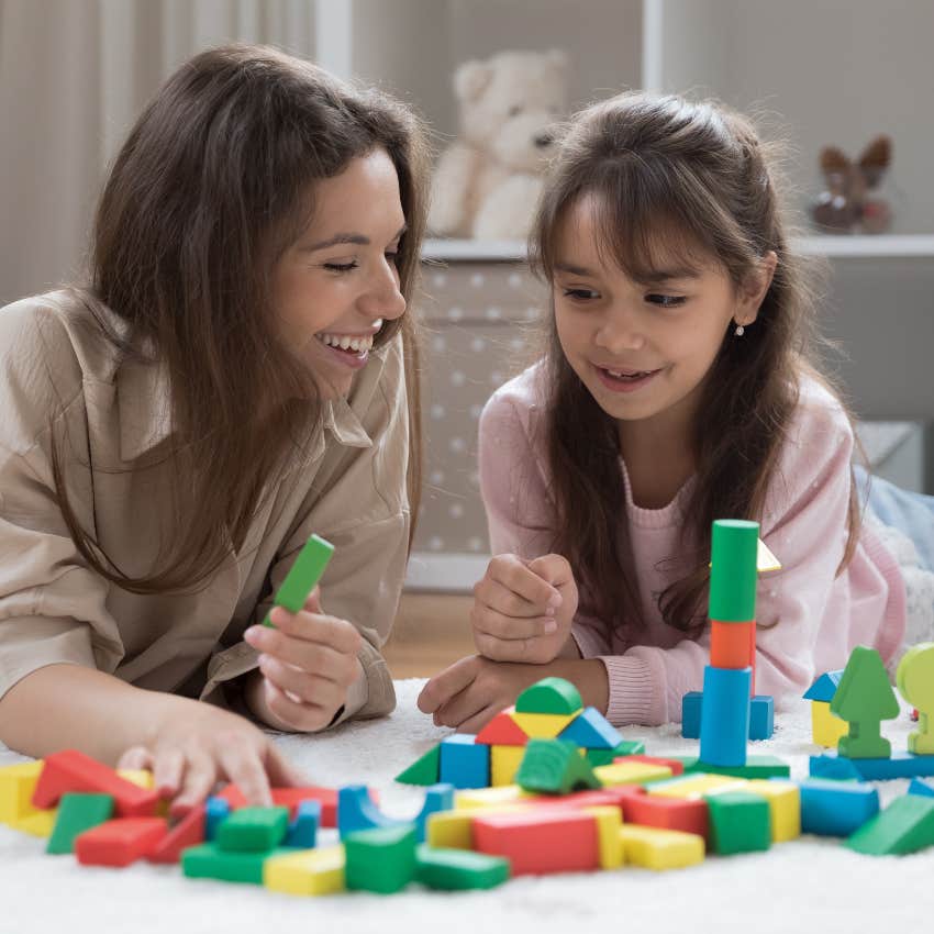 mom refused play kids says lives better evidence play important mom playing with daughter research says important