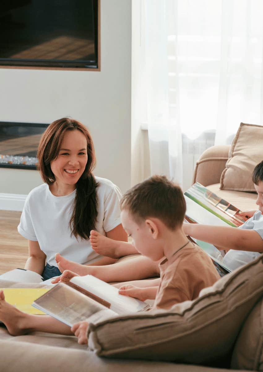 mom watching young boys reading 